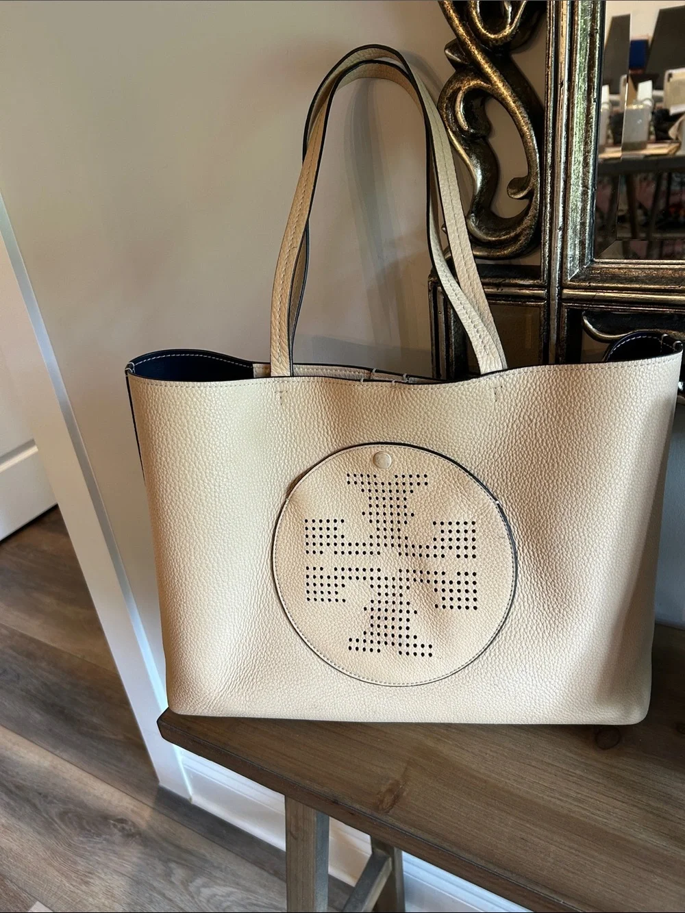 Tory Burch large tan Leather Tote Bag with Perforated Medallion GUC